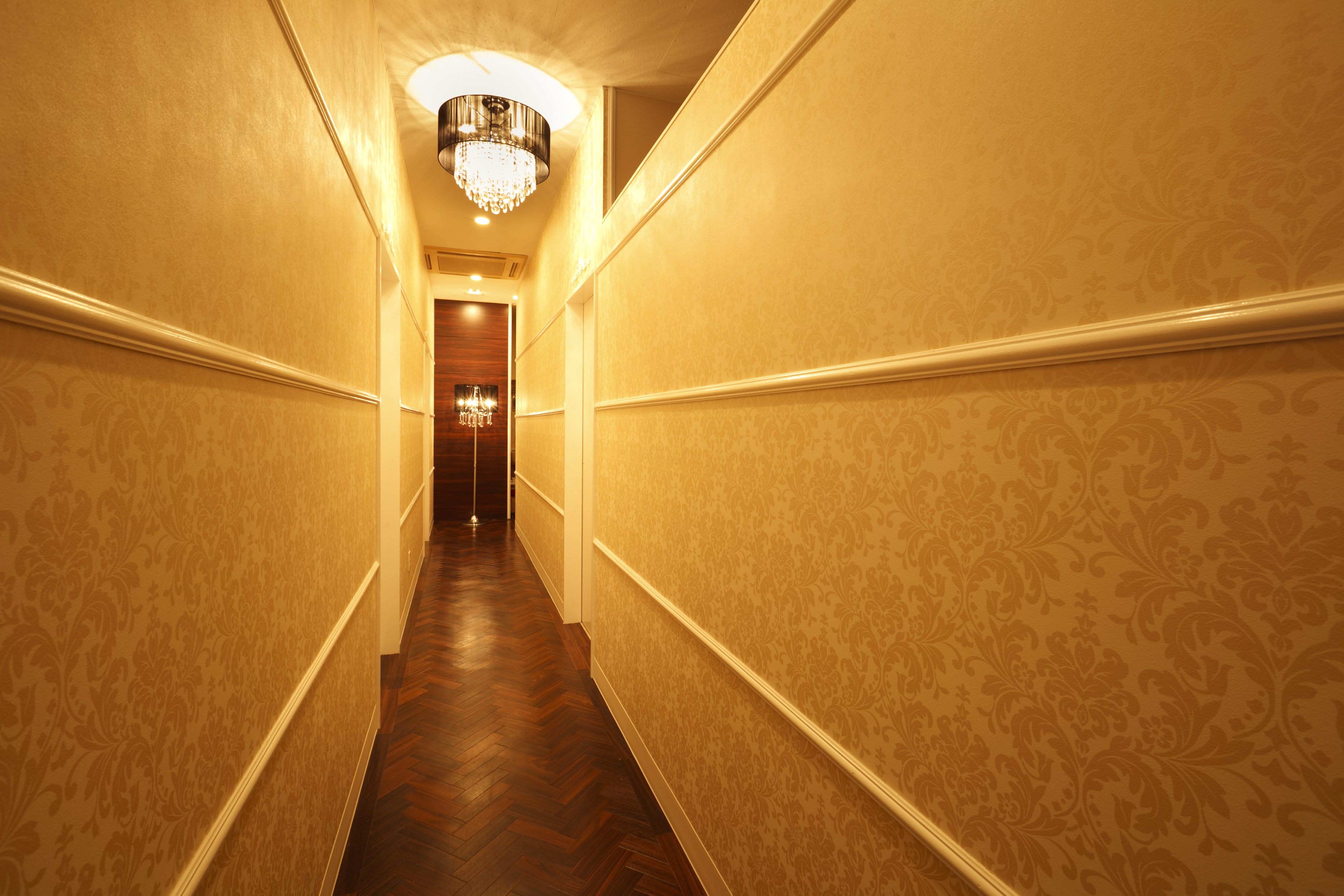 燕三条店_内観_廊下01