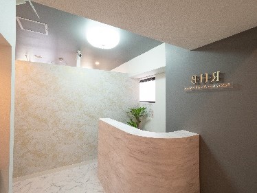 横浜西口店内観①